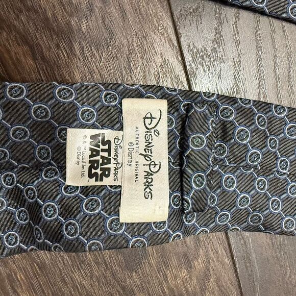 Disney Parks Men’s Star Wars Silk Darth Vader Tie - Picture 3 of 4